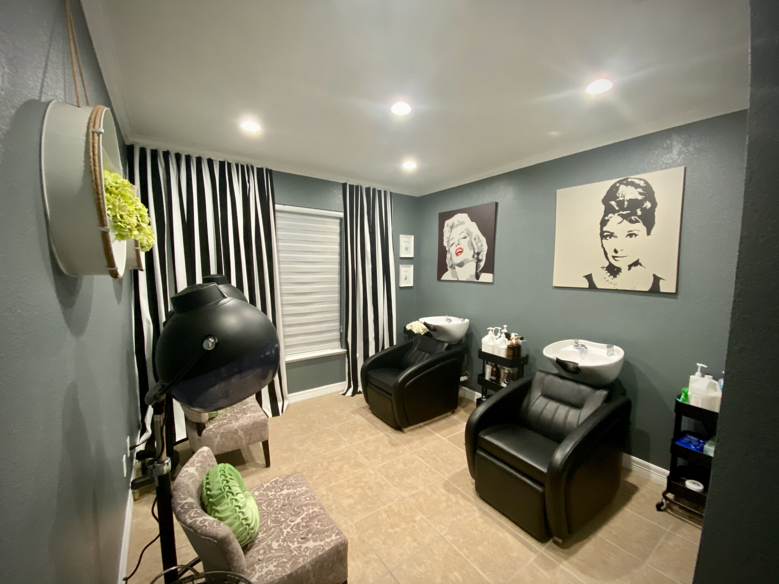 Salon interior photo 1