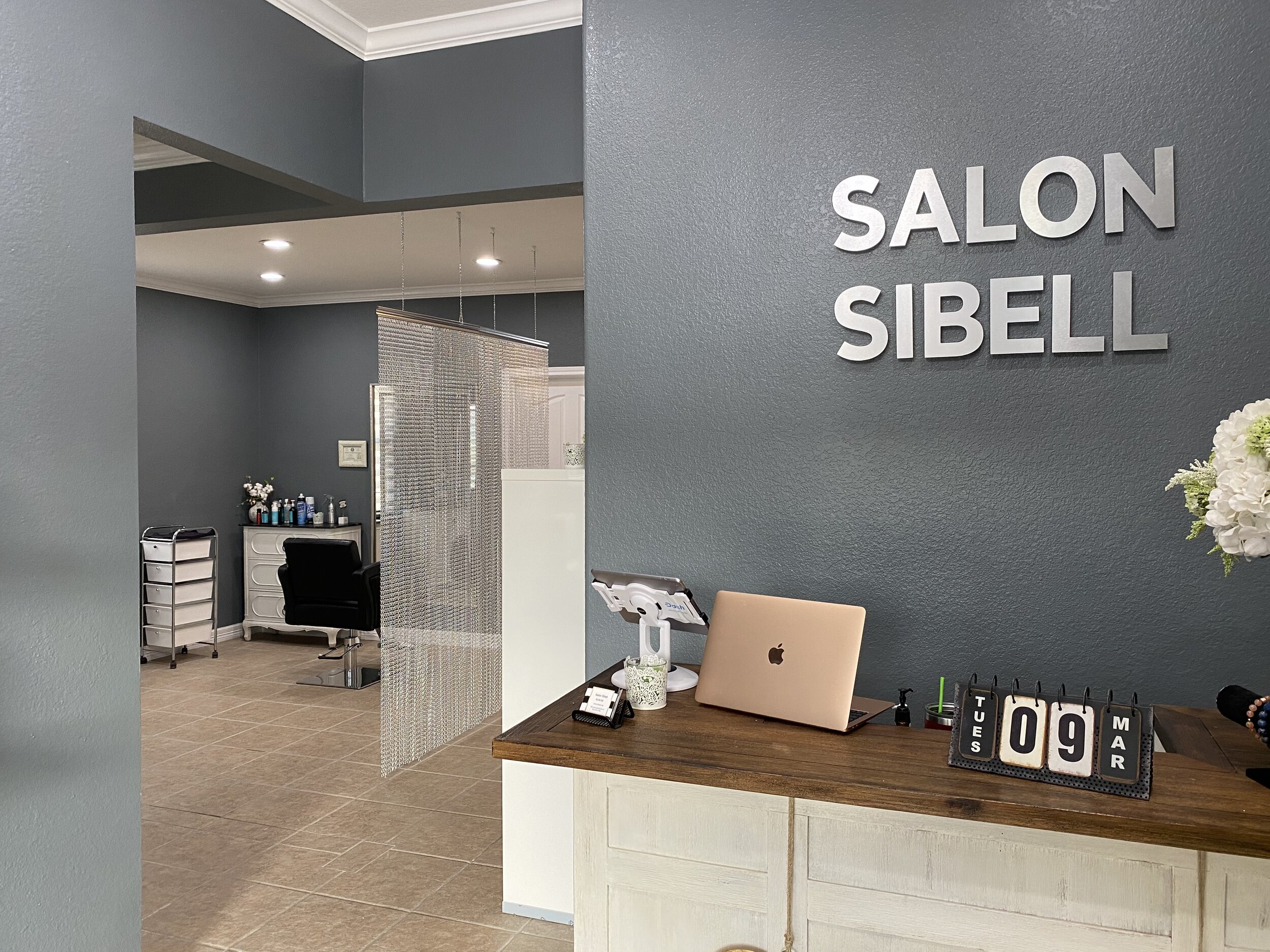 Salon interior photo 10