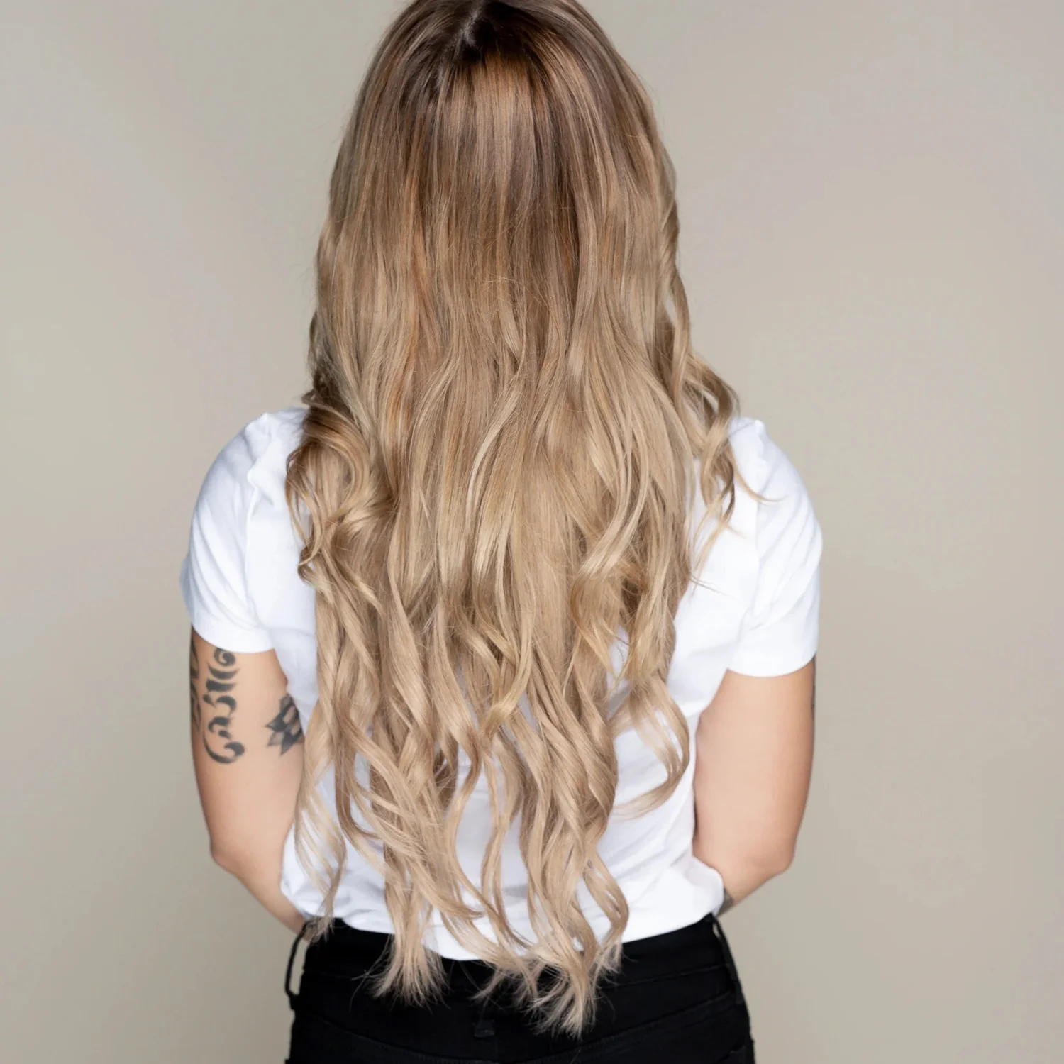 Dirty Blonde 20 inch extensions, back view